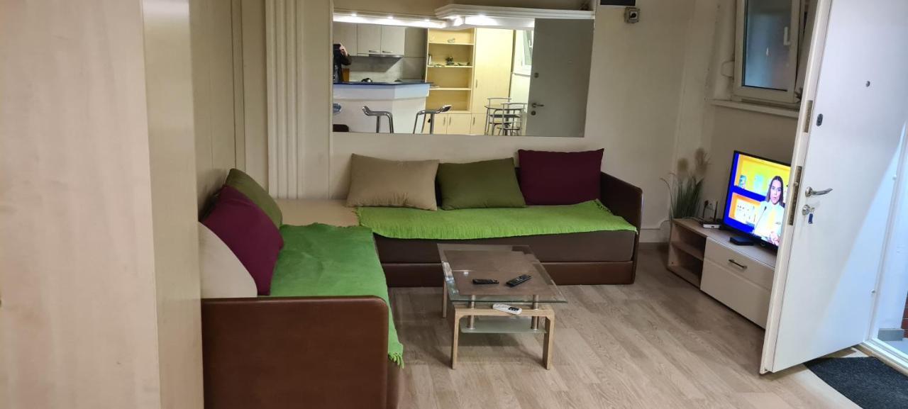 Ferienwohnung Le Coin De Simon Belgrad Exterior foto